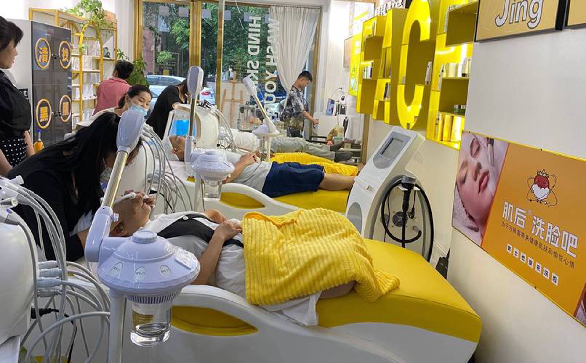 选购面部护理产品：一份实用的购物指南